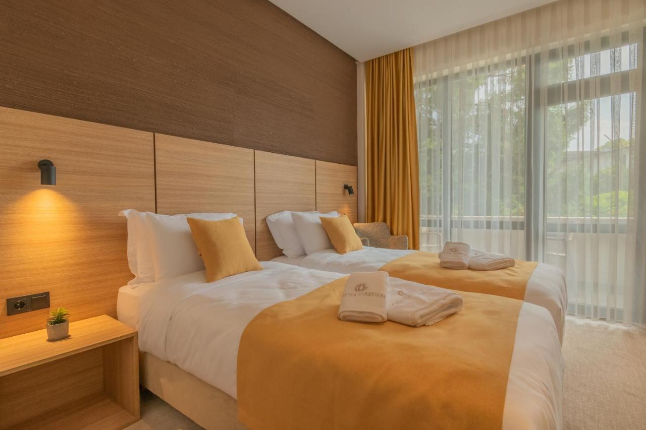 Hotel Osetia Garden Momchilgrad Esterno foto