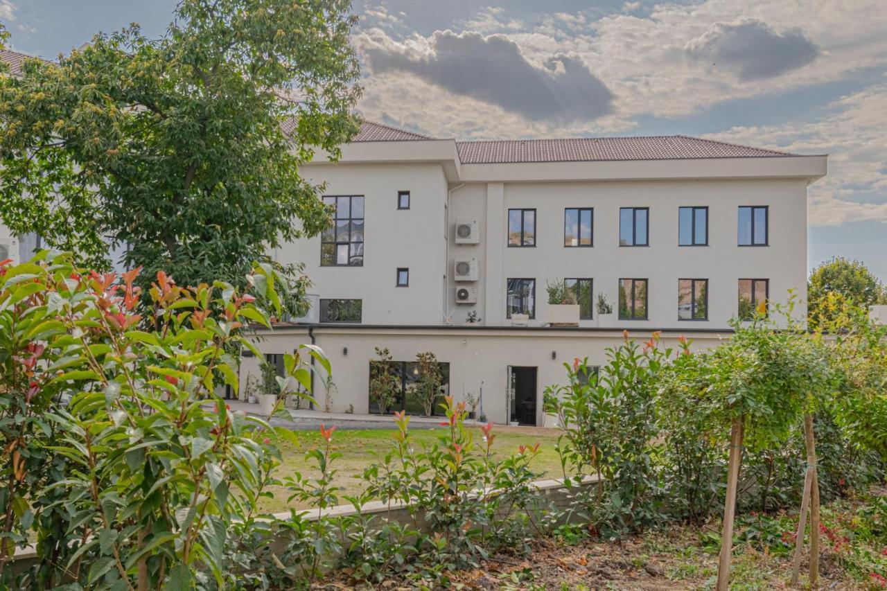 Hotel Osetia Garden Momchilgrad Esterno foto