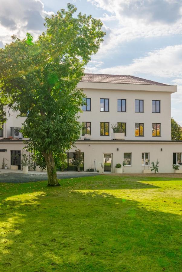 Hotel Osetia Garden Momchilgrad Esterno foto